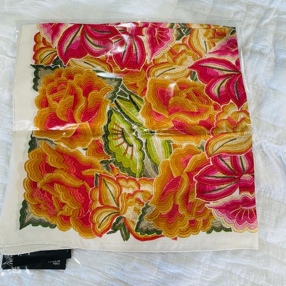 NWT Pineda Covalin silk Scarf beautiful colors - Picture 4 of 6